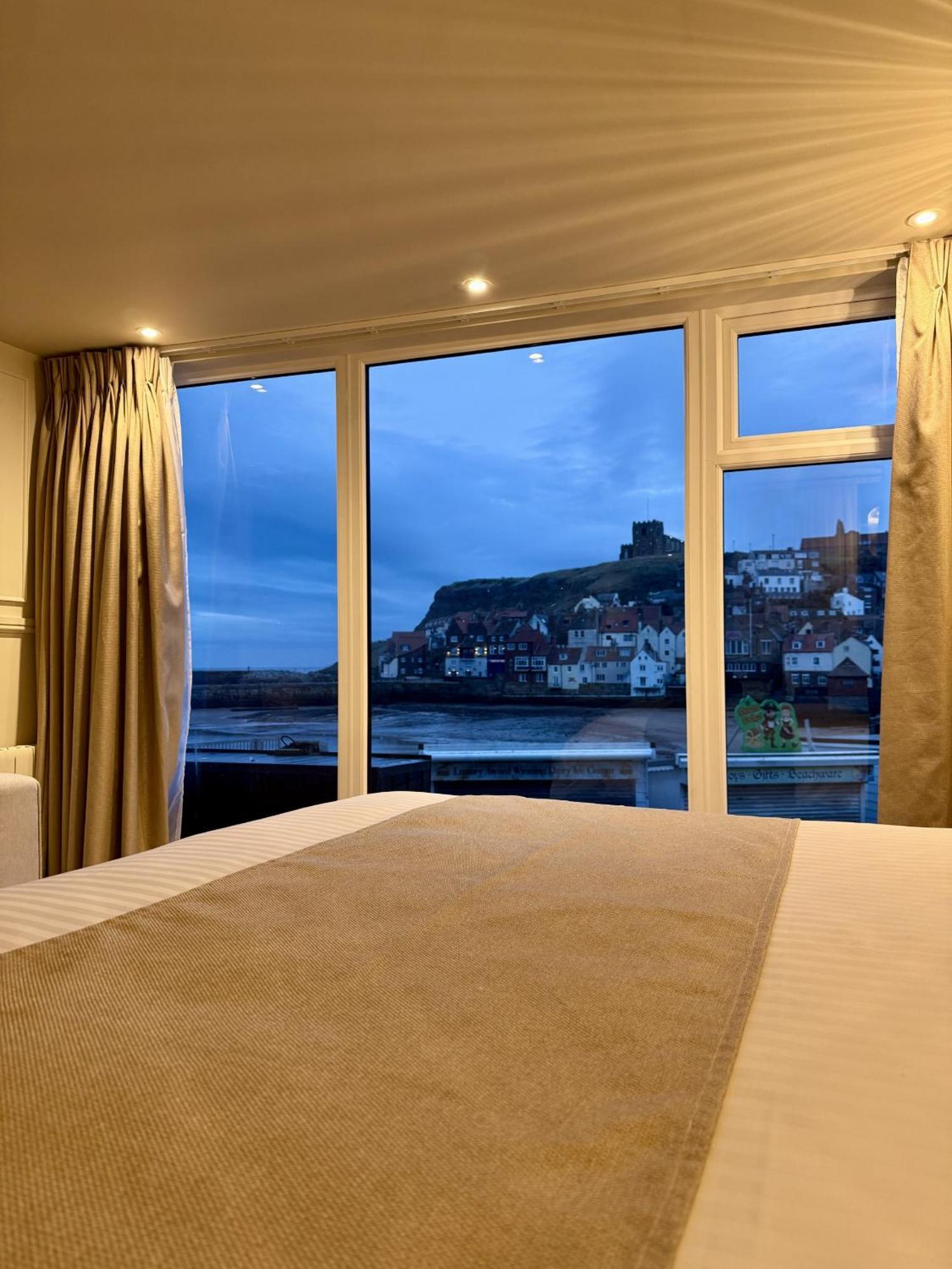 Number 3 Pier Road Suites Whitby Zewnętrze zdjęcie